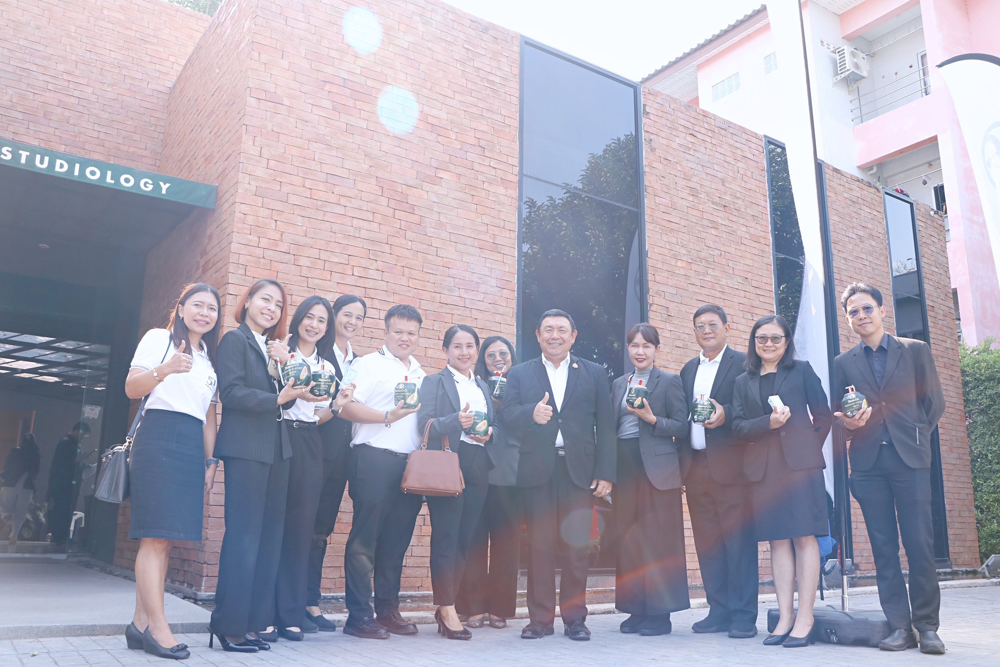 title - ส.ป.ก. ร่วมงาน MOU ขับเคลื่อนพัฒนาธุรกิจ เทคโนโลยี และส่งเสริมตลาดอุตสาหกรรมเกษตรไทย